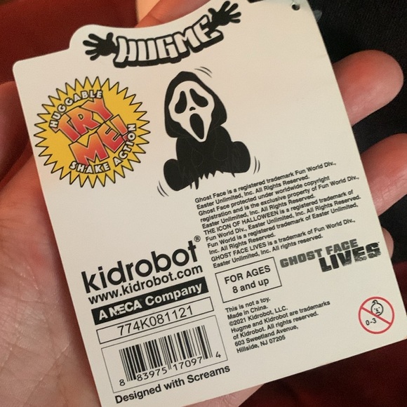 Huggable vibrating ghost face plush - Picture 3 of 4